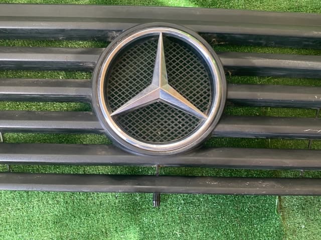 Решетка радиатора передняя Mercedes-Benz Vario 612