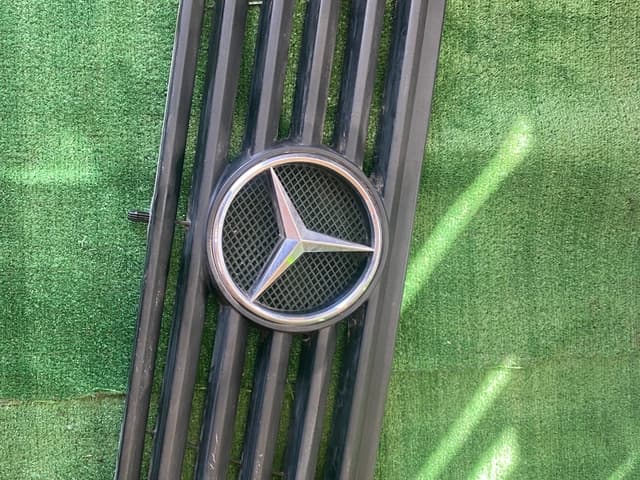 Решетка радиатора передняя Mercedes-Benz Vario 612