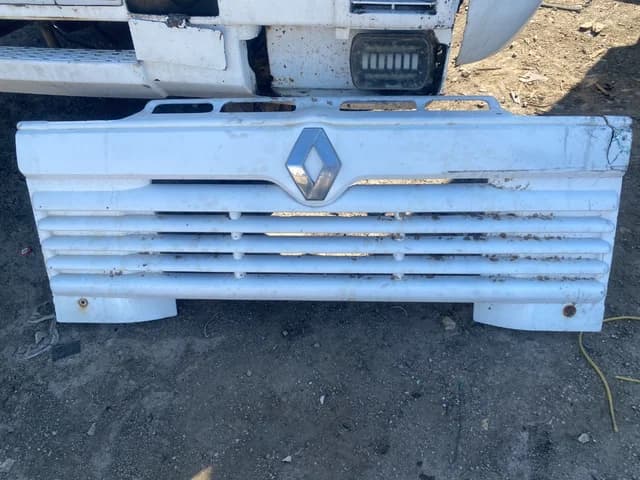 Решетка радиатора Renault